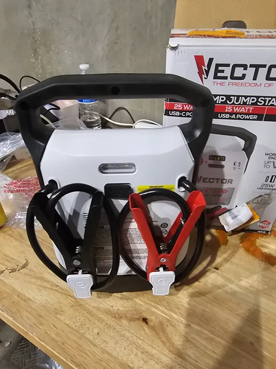 800 Amp Jump Starter with USB Power - image 3