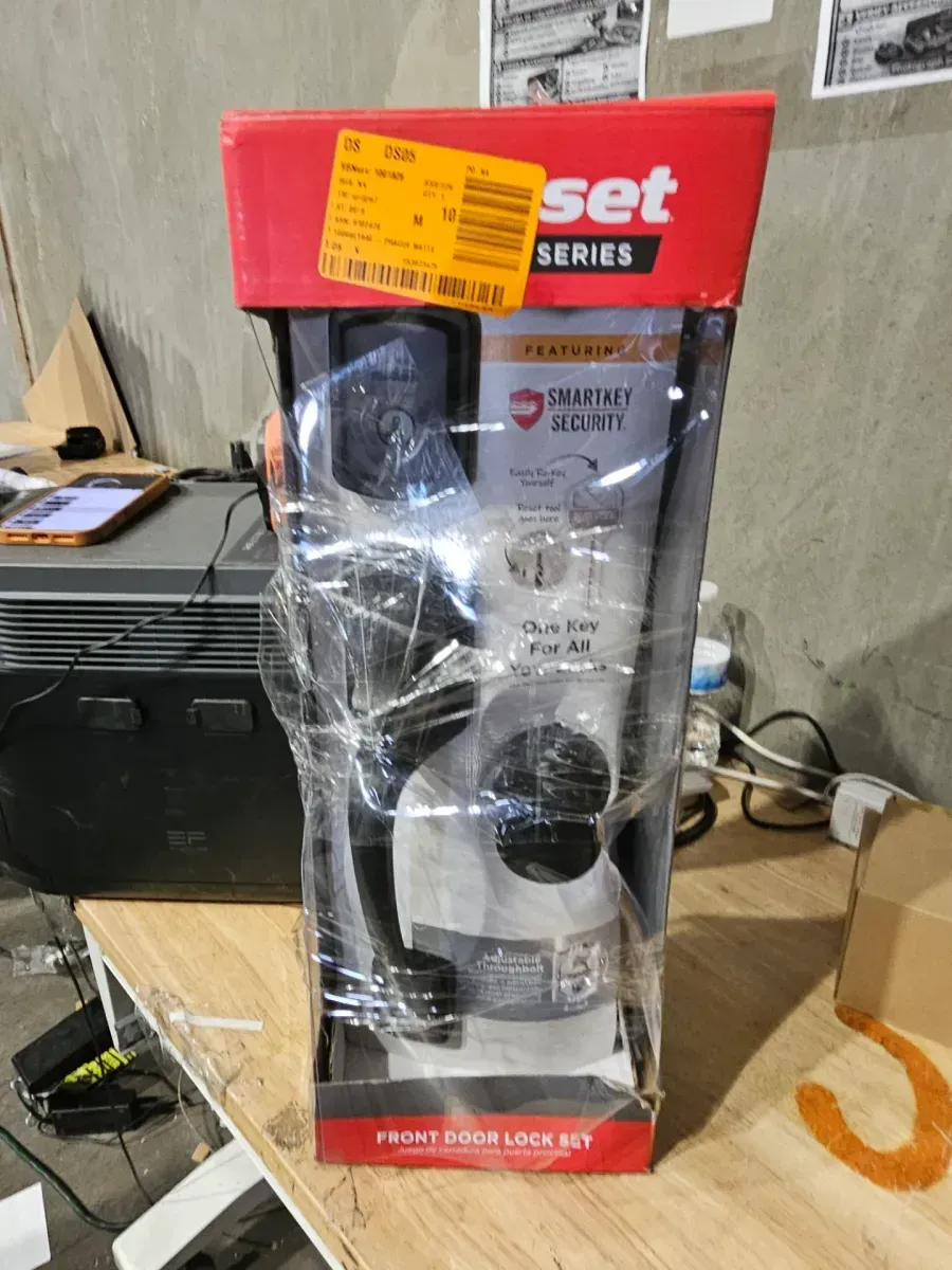 Prague Matte Black Single Cylinder Entry Door Handleset with Round Pismo Knob Featuring SmartKey Security - image 4