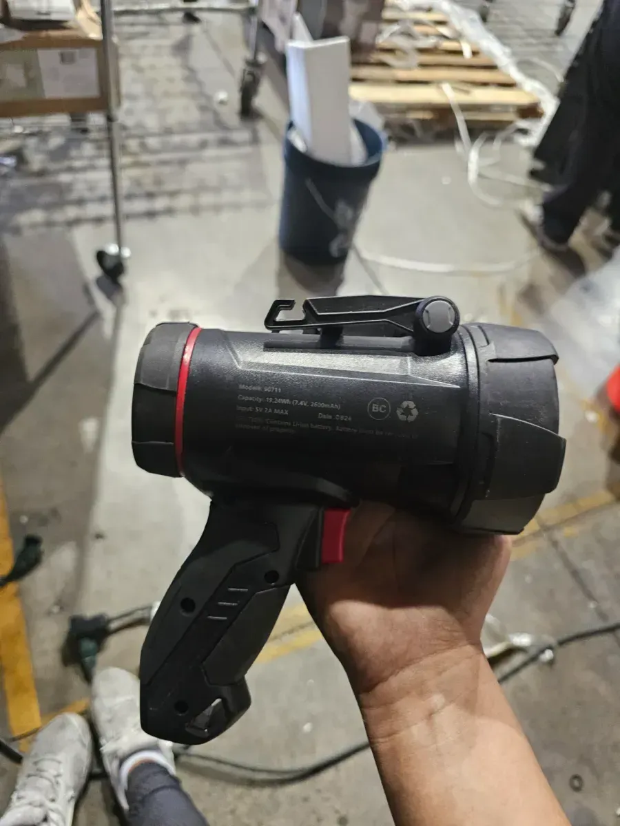 Husky 700 Lumen LED Utility Spotlight - image 4