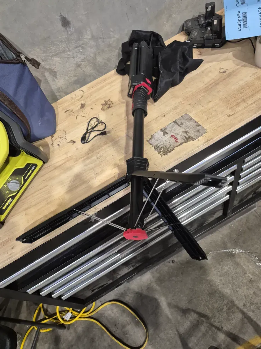 2200-Lumen Tripod - image 5