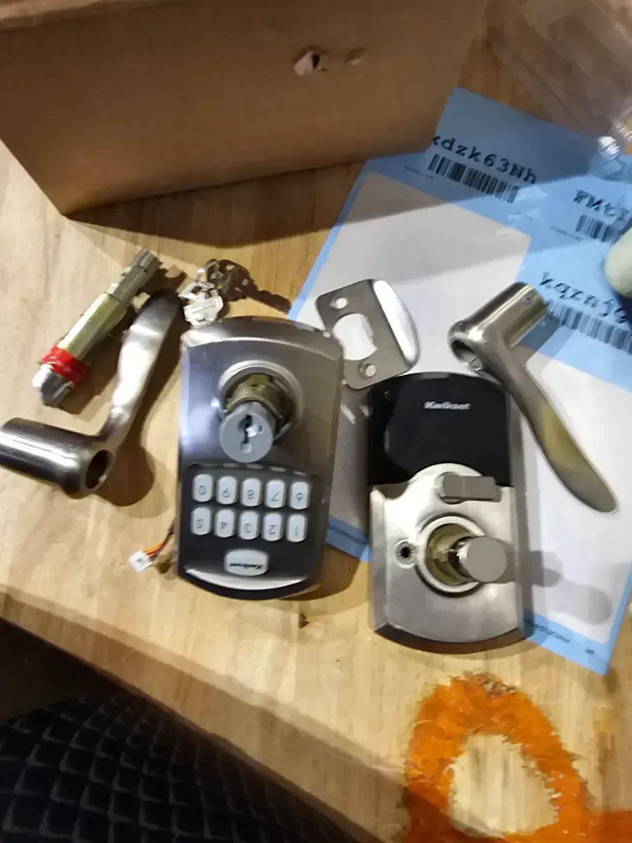 Kwikset SmartCode 917 Satin Nickel Keypad Electronic Single-Cylinder Tustin Door Handle Featuring SmartKey Security - image 4