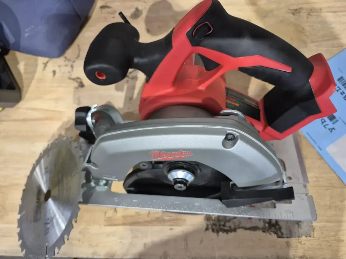 M18 FUEL 18V Lithium-Ion Brushless Cordless 7-1/4 in. Circular Saw (Tool-Only) - image 3