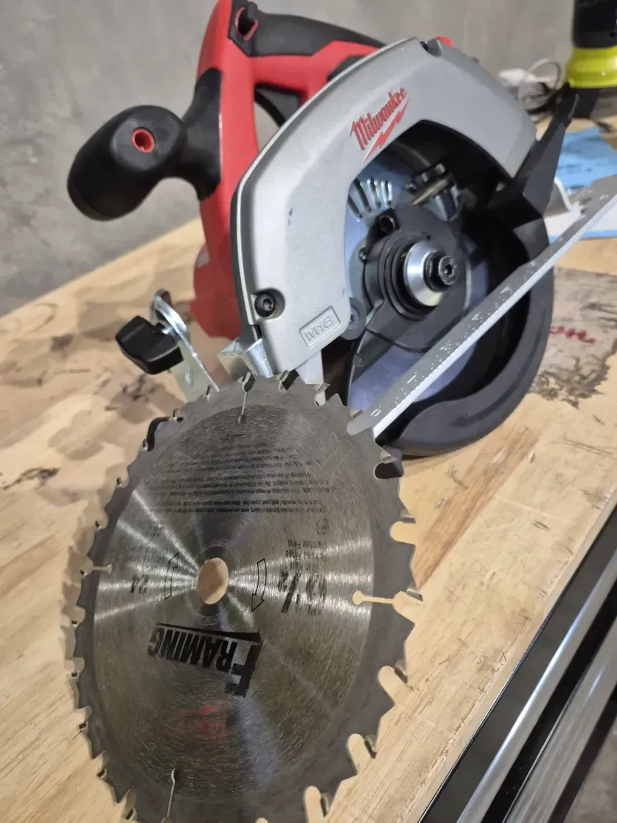 M18 FUEL 18V Lithium-Ion Brushless Cordless 7-1/4 in. Circular Saw (Tool-Only) - image 4