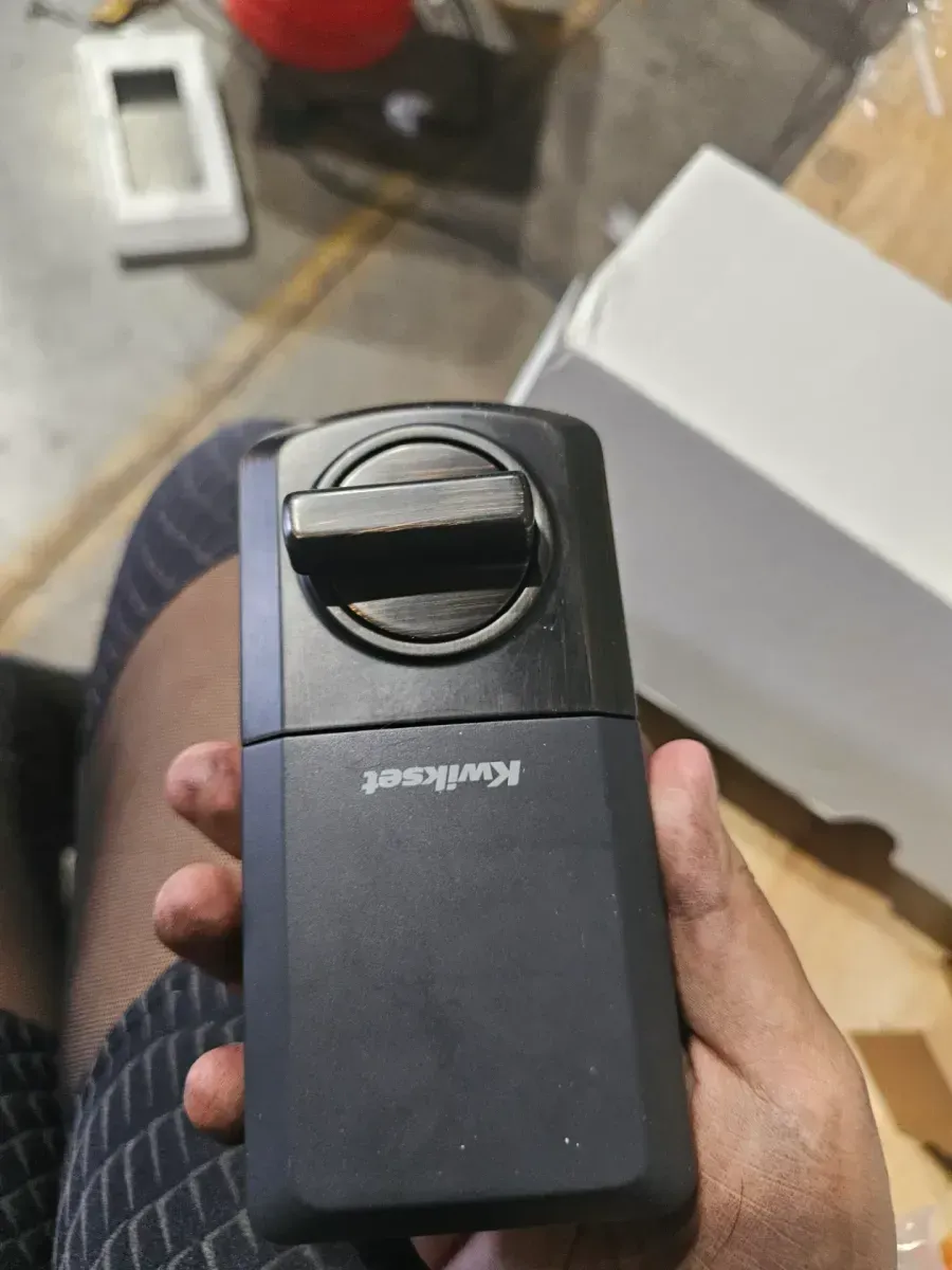 SmartCode 260 Traditional Venetian Bronze Keypad Single Cylinder Electronic Deadbolt Featuring SmartKey Security - image 3