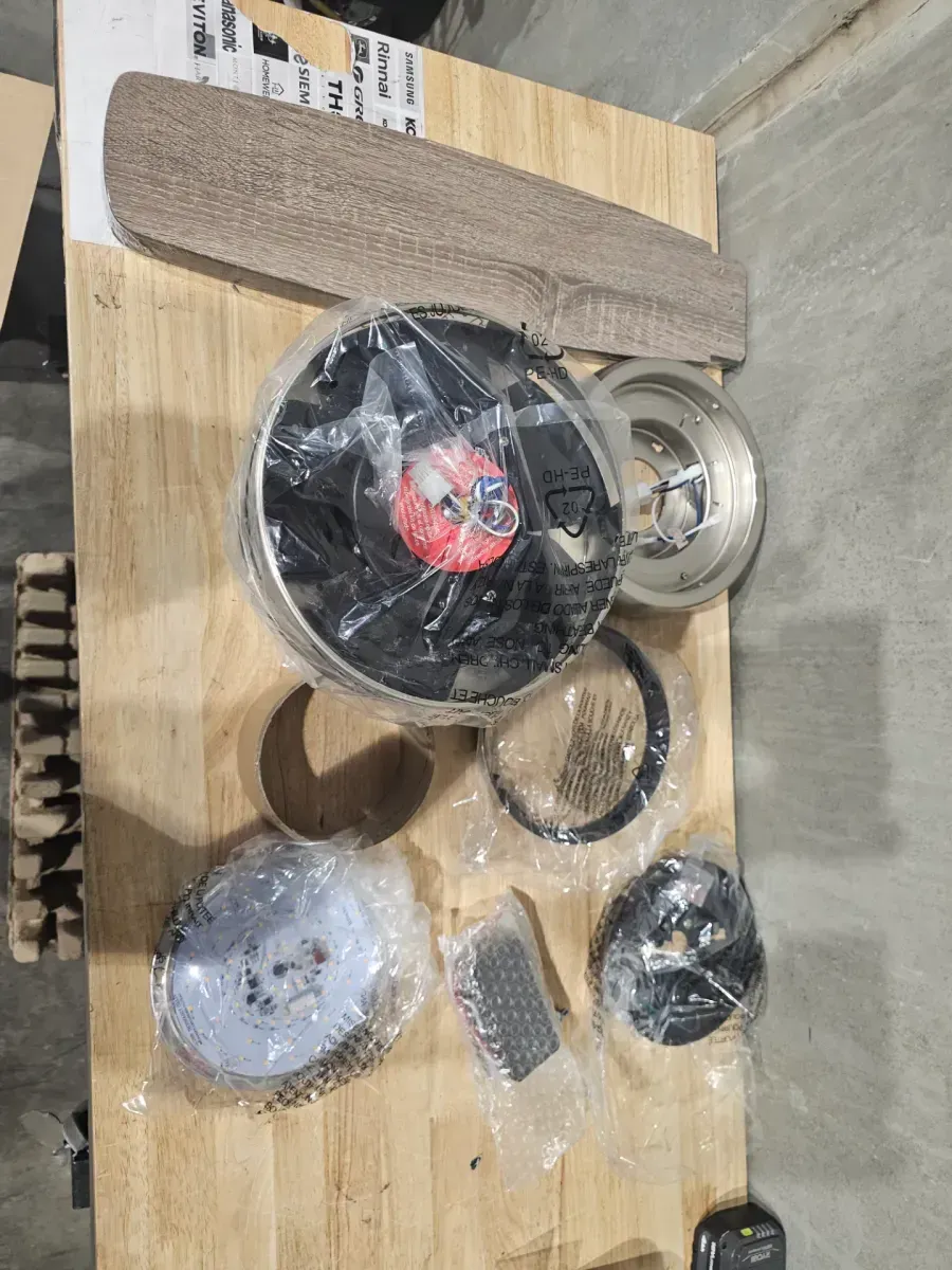 Modern 5-Blade Low Profile Ceiling Fan with Light Kit - image 5