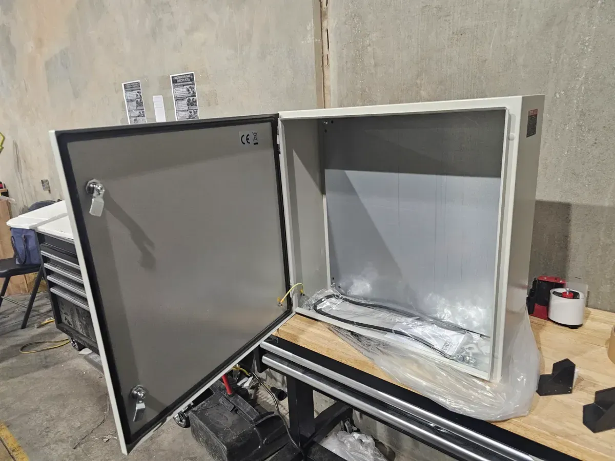 Wall-Mount Metal Electrical Enclosure Box with Lock - image 3