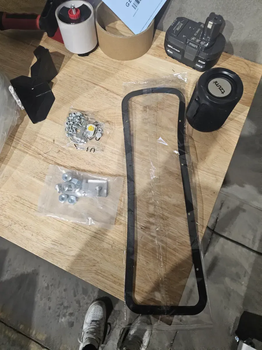 Wall-Mount Metal Electrical Enclosure Box with Lock - image 4