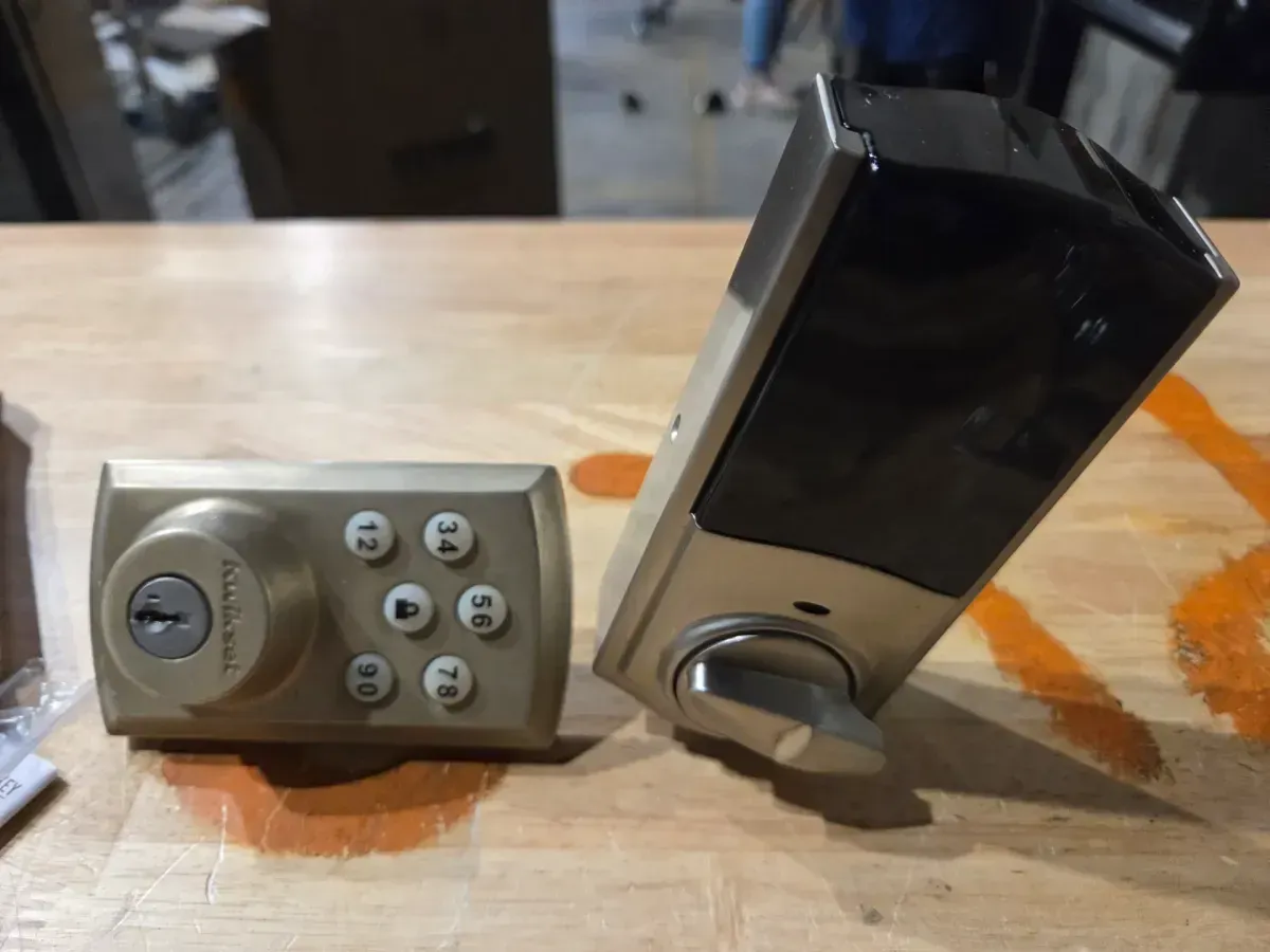 Kwikset Electronic Keypad Deadbolt Lock in Satin Nickel - image 2