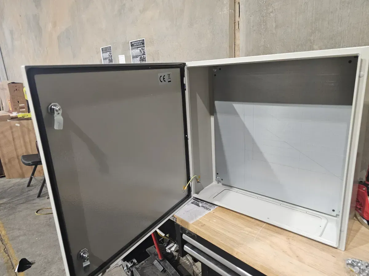 Wall-Mount Metal Electrical Enclosure Box with Lock - image 3