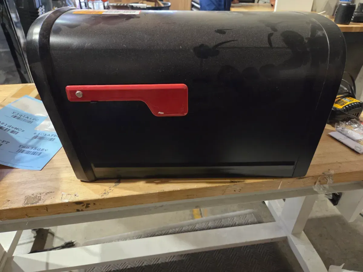 Black Steel Locking Security Mailbox - image 3