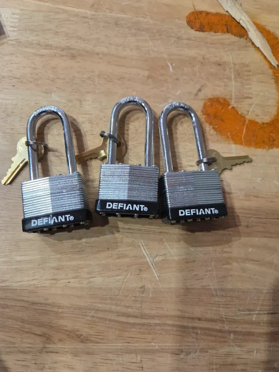 Defiant 40mm Laminated Steel Padlock, Keyed Alike (3-Pack) - image 2