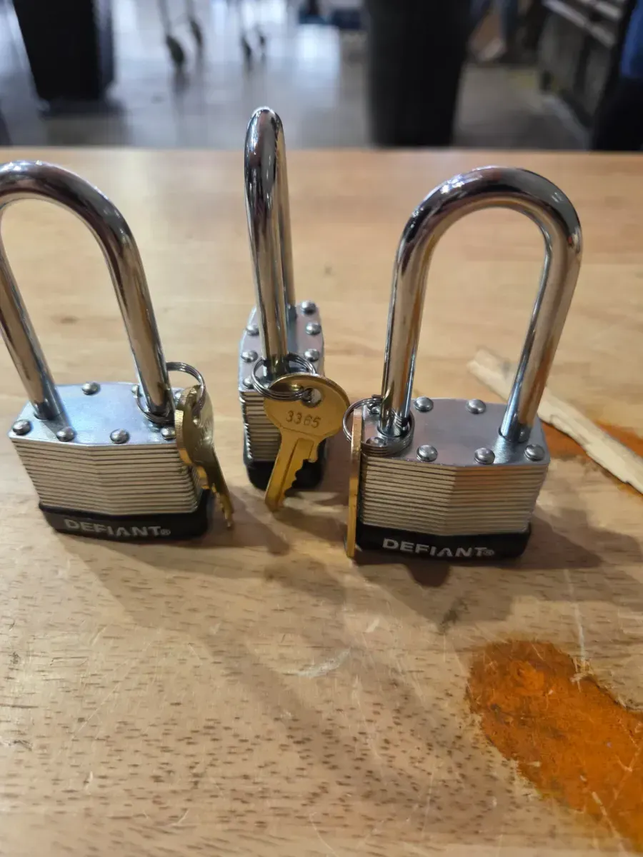 Defiant 40mm Laminated Steel Padlock, Keyed Alike (3-Pack) - image 3