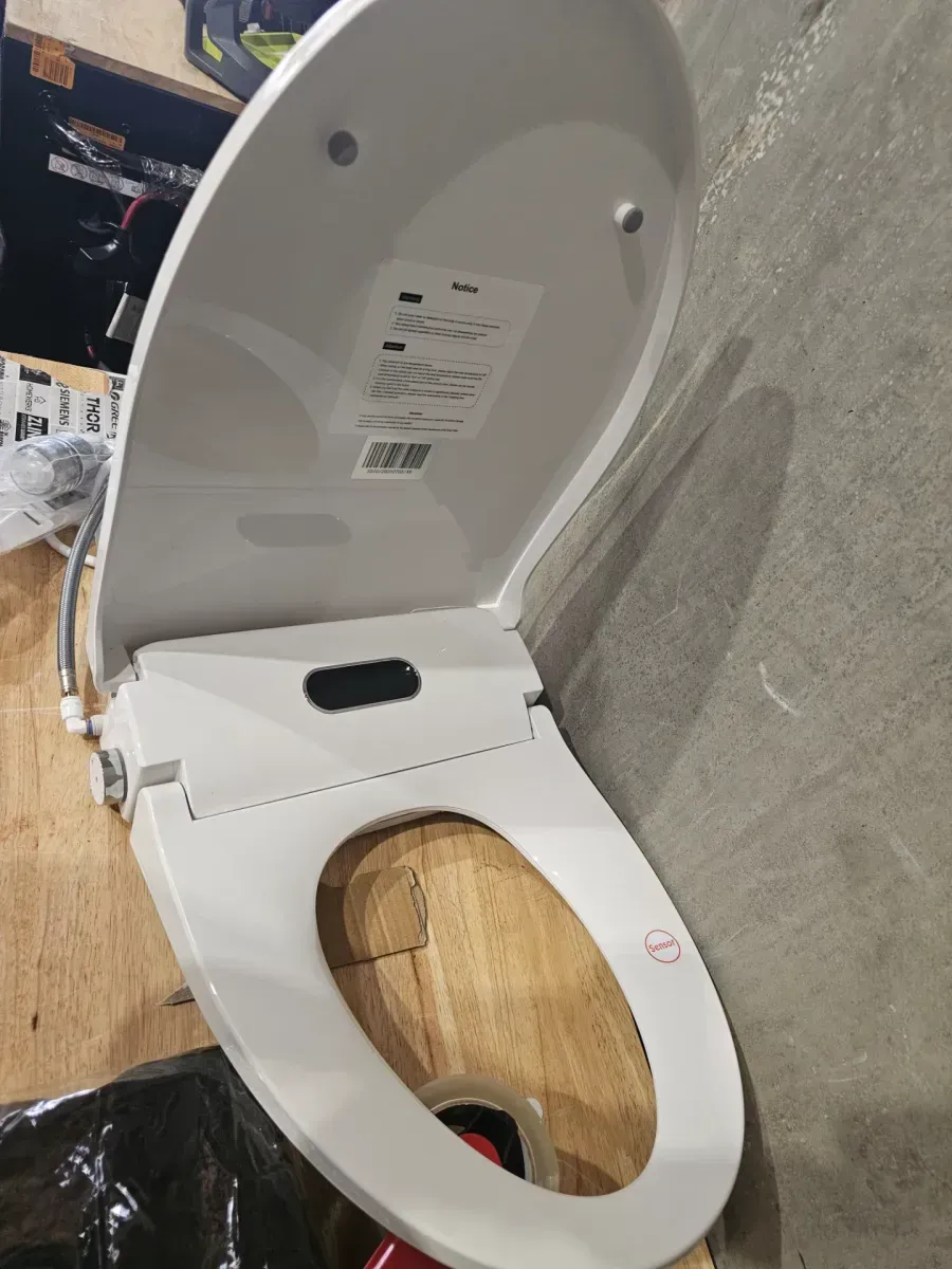 Smart Bidet Toilet Seat with Automatic Opening/Closing Cover - image 4