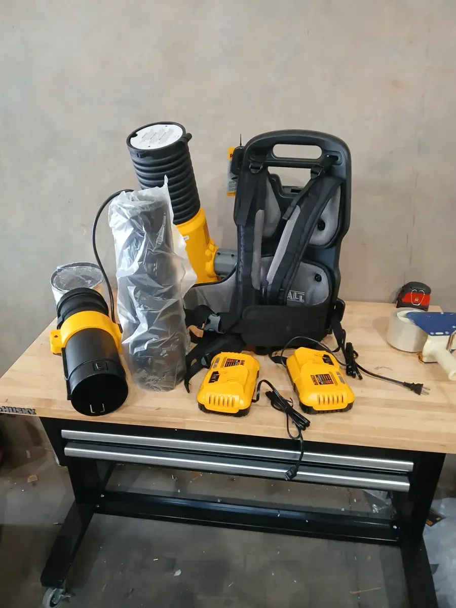 DEWALT FLEXVOLT 60V MAX Brushless Cordless Backpack Blower - image 3