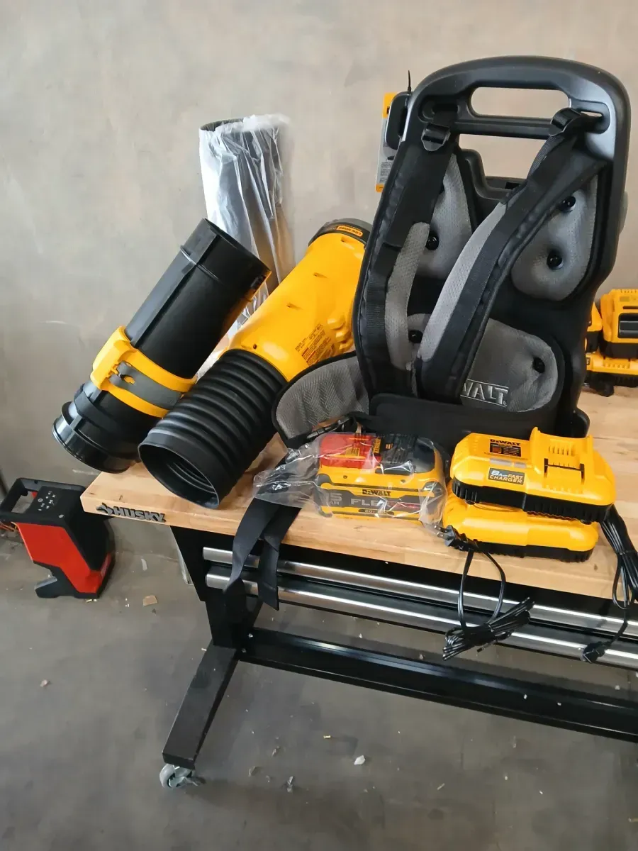 DEWALT FLEXVOLT 60V MAX Brushless Cordless Backpack Blower - image 3