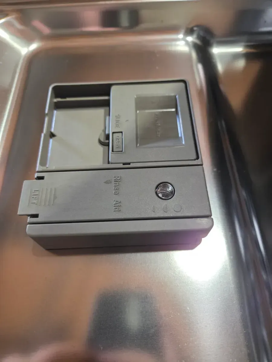 Whirlpool 24 in. Top Control Built-In Tall Tub Dishwasher in Fingerprint Resistant Stainless Steel with 5-Cycles 55 dBA - image 4