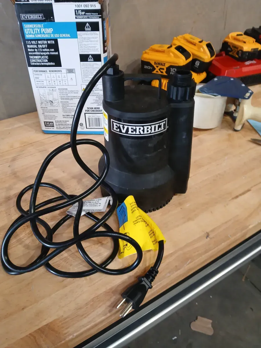 Everbilt 1/6 HP Plastic Submersible Utility Pump - image 3