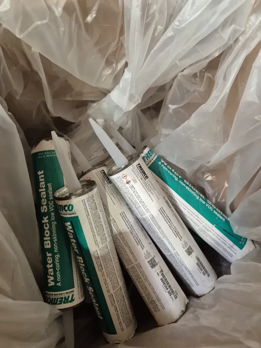 10.1 oz. Gray Vulkem 116 Exterior Polyurethane Sealant - image 2