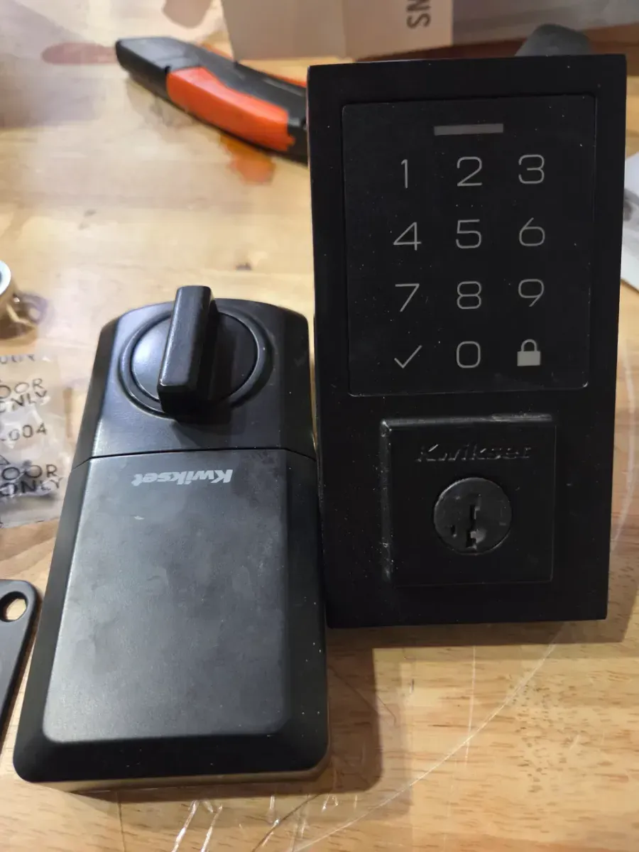 SmartCode 270 Deadbolt, Hinge Pin Stop, 4 in. Hinge (3-Count) and San Clemente Handleset Combo - image 2