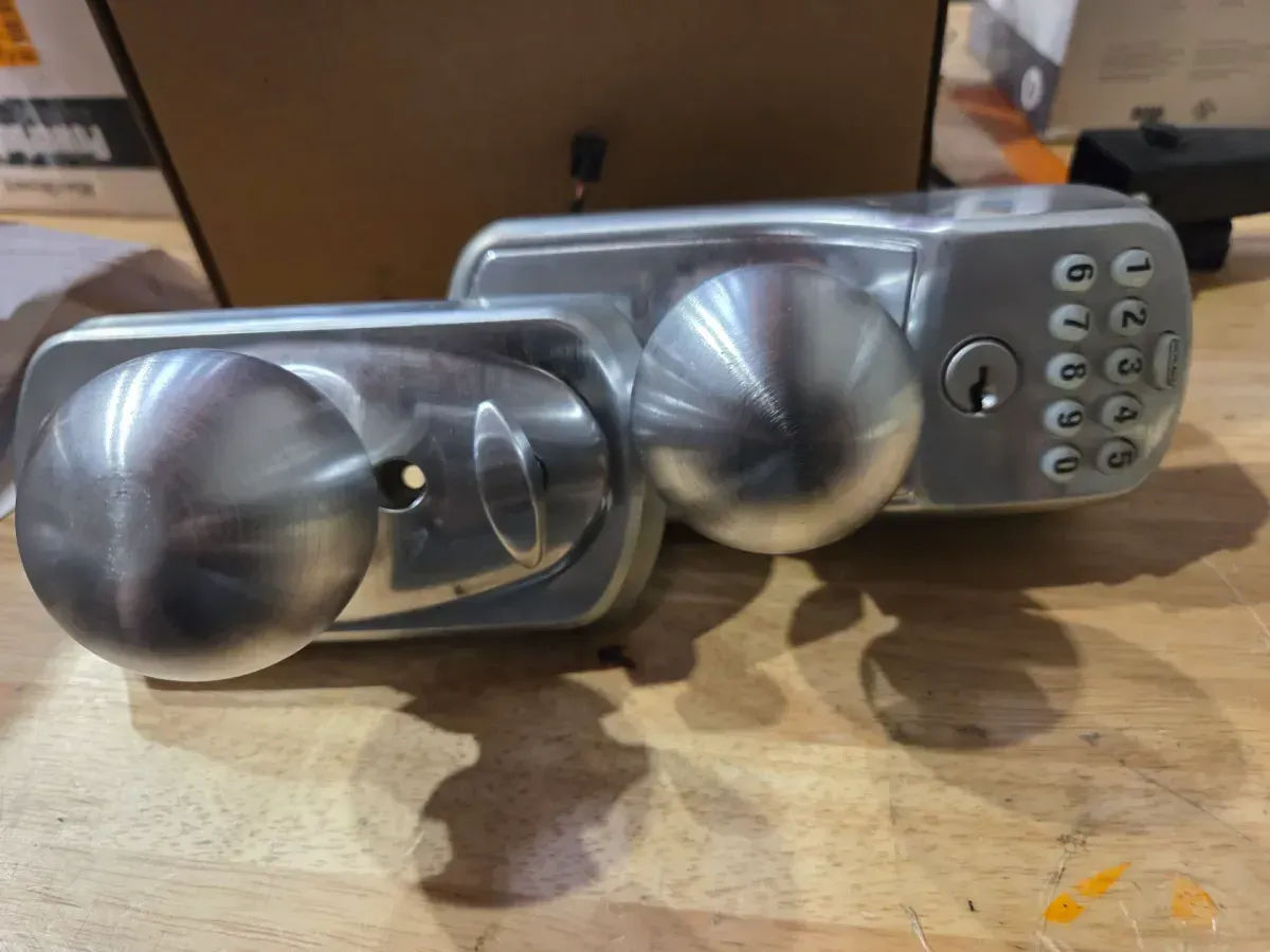 Kwikset SmartCode 917 Satin Nickel Keypad Electronic Single-Cylinder Tustin Door Handle Featuring SmartKey Security - image 3