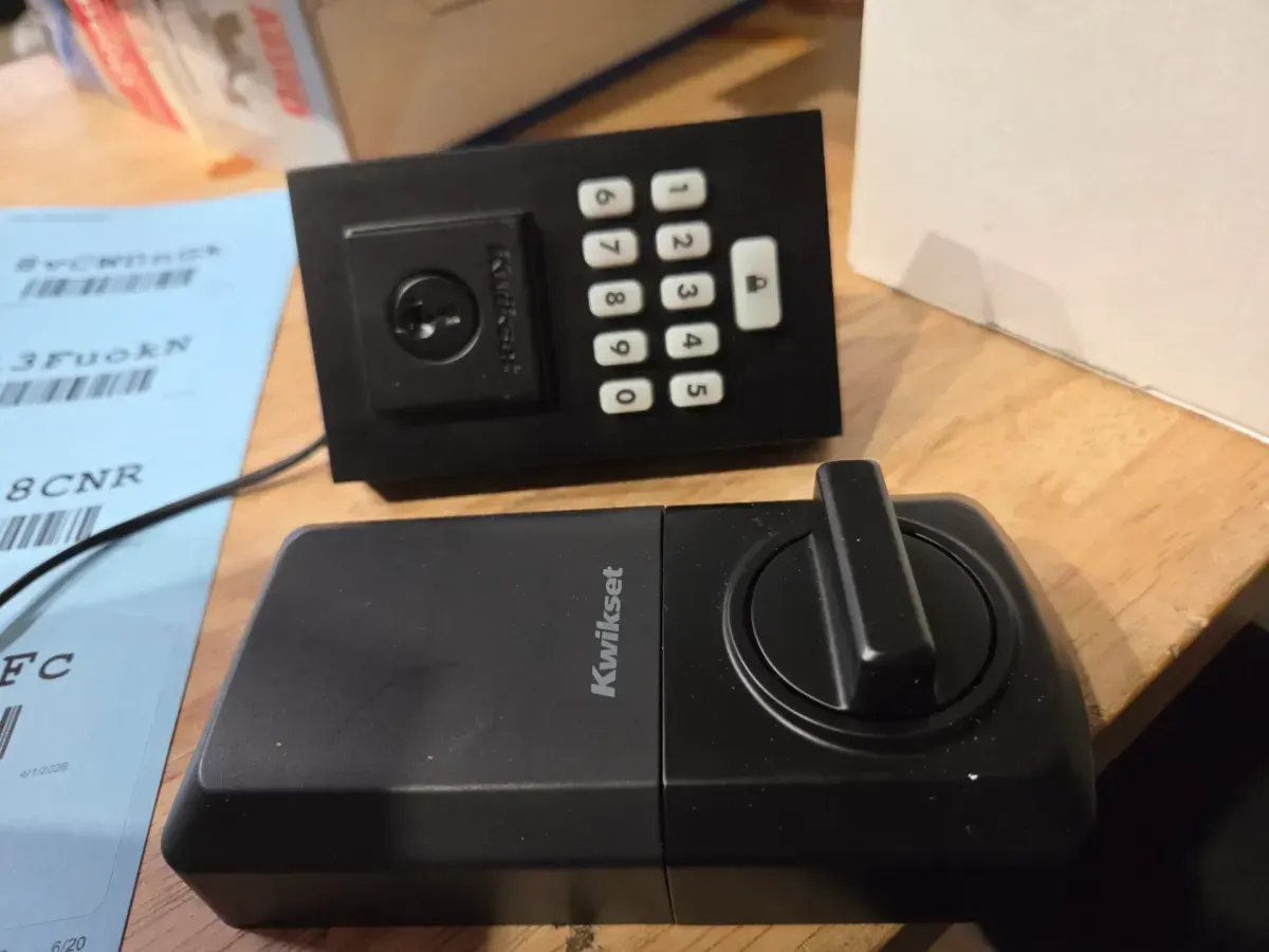 SmartCode 260 Traditional Venetian Bronze Keypad Electronic Deadbolt Feat SmartKey w/Hancock Hall/Closet Knob Combo Pack - image 2