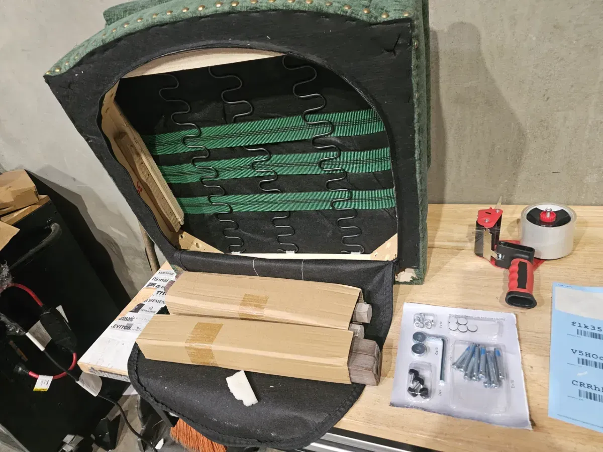 Olive Green Chenille Dining Chair, Upholstered Accent Chair with Curved Solid Wood Legs, Elegant Tufted Club ArmChair - image 5