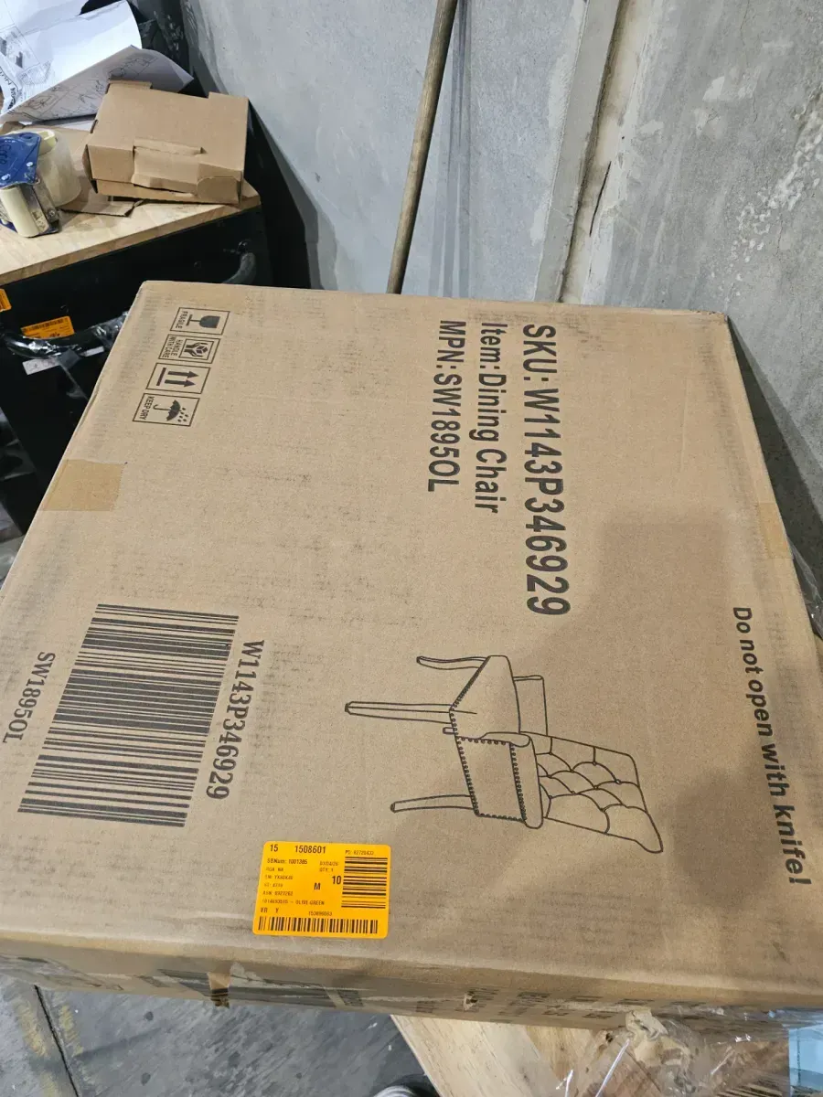 Olive Green Chenille Dining Chair, Upholstered Accent Chair with Curved Solid Wood Legs, Elegant Tufted Club ArmChair - image 3