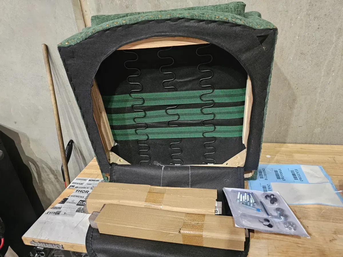 Olive Green Chenille Dining Chair, Upholstered Accent Chair with Curved Solid Wood Legs, Elegant Tufted Club ArmChair - image 3