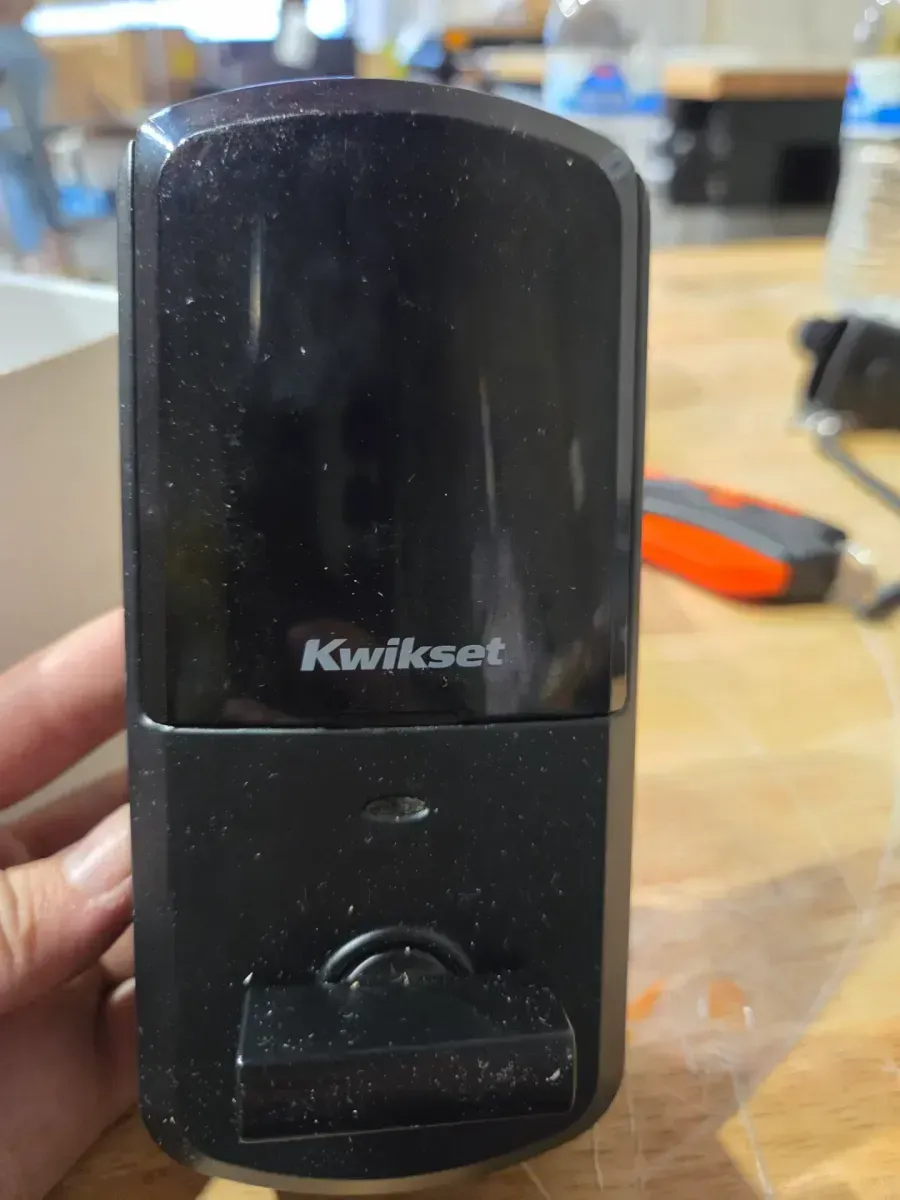 It does not come with keys.HALO Venetian Bronze Single-Cylinder Keypad Electronic Smart Lock Deadbolt featuring SmartKey, Touchscreen and WiFi - image 3