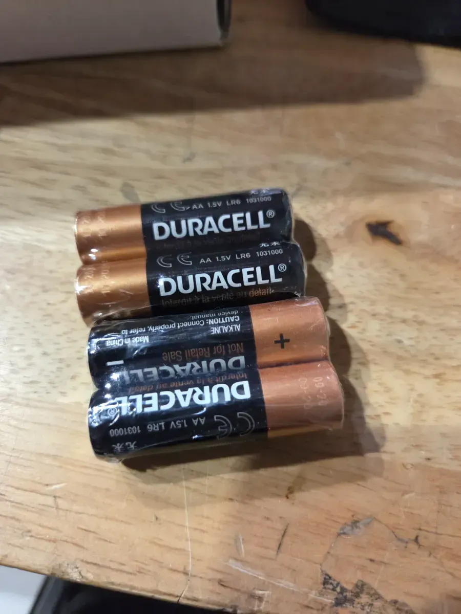 It does not come with keys.HALO Venetian Bronze Single-Cylinder Keypad Electronic Smart Lock Deadbolt featuring SmartKey, Touchscreen and WiFi - image 6