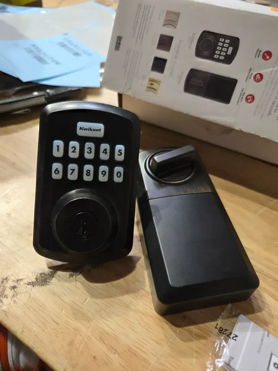 Kwikset Powerbolt 250 10-Button Keypad Venetian Bronze Transitional Electronic Deadbolt Door Lock - image 3