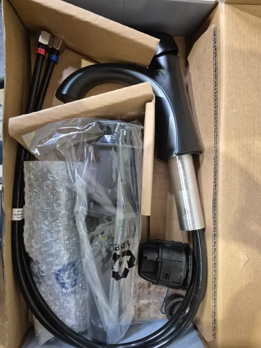 Arnette Single Handle Single Hole Bathroom Faucet in Matte Black - image 3