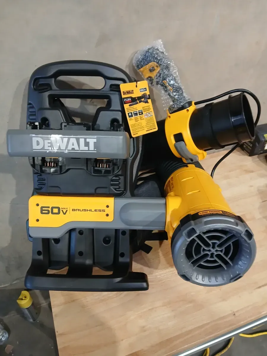 DEWALT FLEXVOLT 60V MAX Brushless Cordless Backpack Blower - image 4