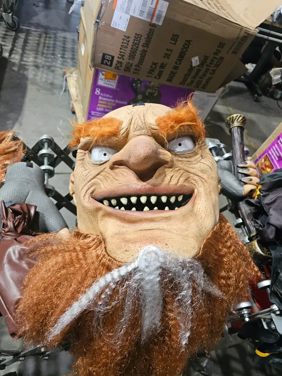 Lucky the Leprechaun Animatronic Decoration - image 4