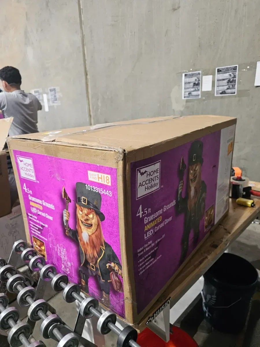 Lucky the Leprechaun Animatronic Decoration - image 7