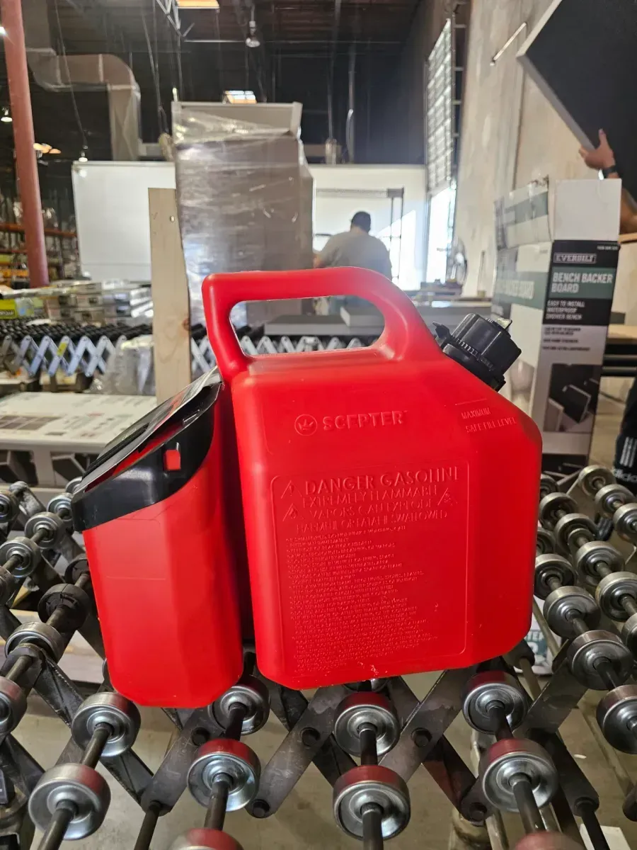 1.5 Gal. Gas Can with Chainsaw Tool Storage Compartment - image 5