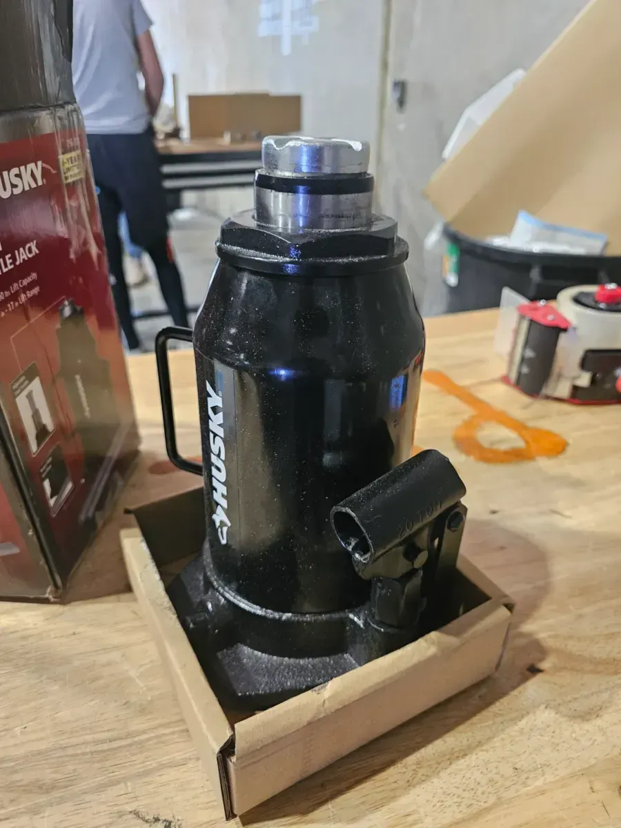 Husky 20-Ton Hydraulic Bottle Car Jack - image 2