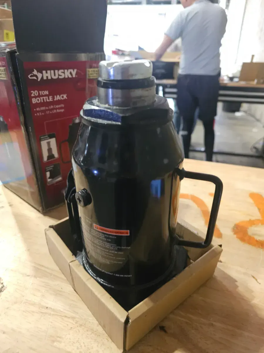 Husky 20-Ton Hydraulic Bottle Car Jack - image 3