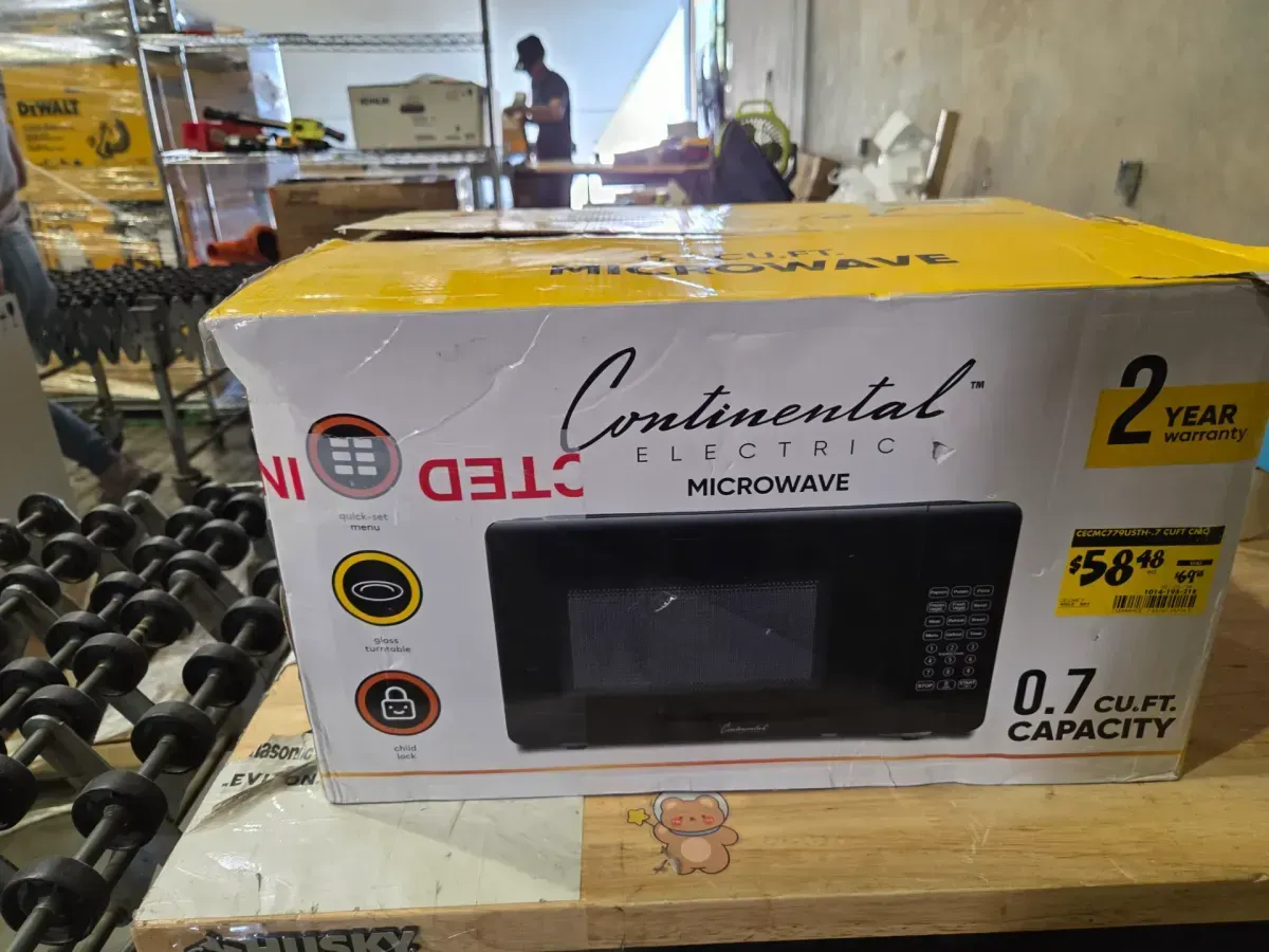 Black Countertop Digital Microwave Oven ([0.7 Cubic Feet Countertop Microwave in Black Glass Plate Included]) - image 4