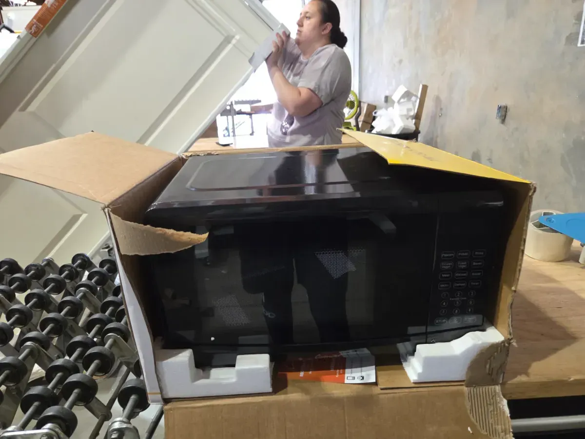 Black Countertop Digital Microwave Oven ([0.7 Cubic Feet Countertop Microwave in Black Glass Plate Included]) - image 6