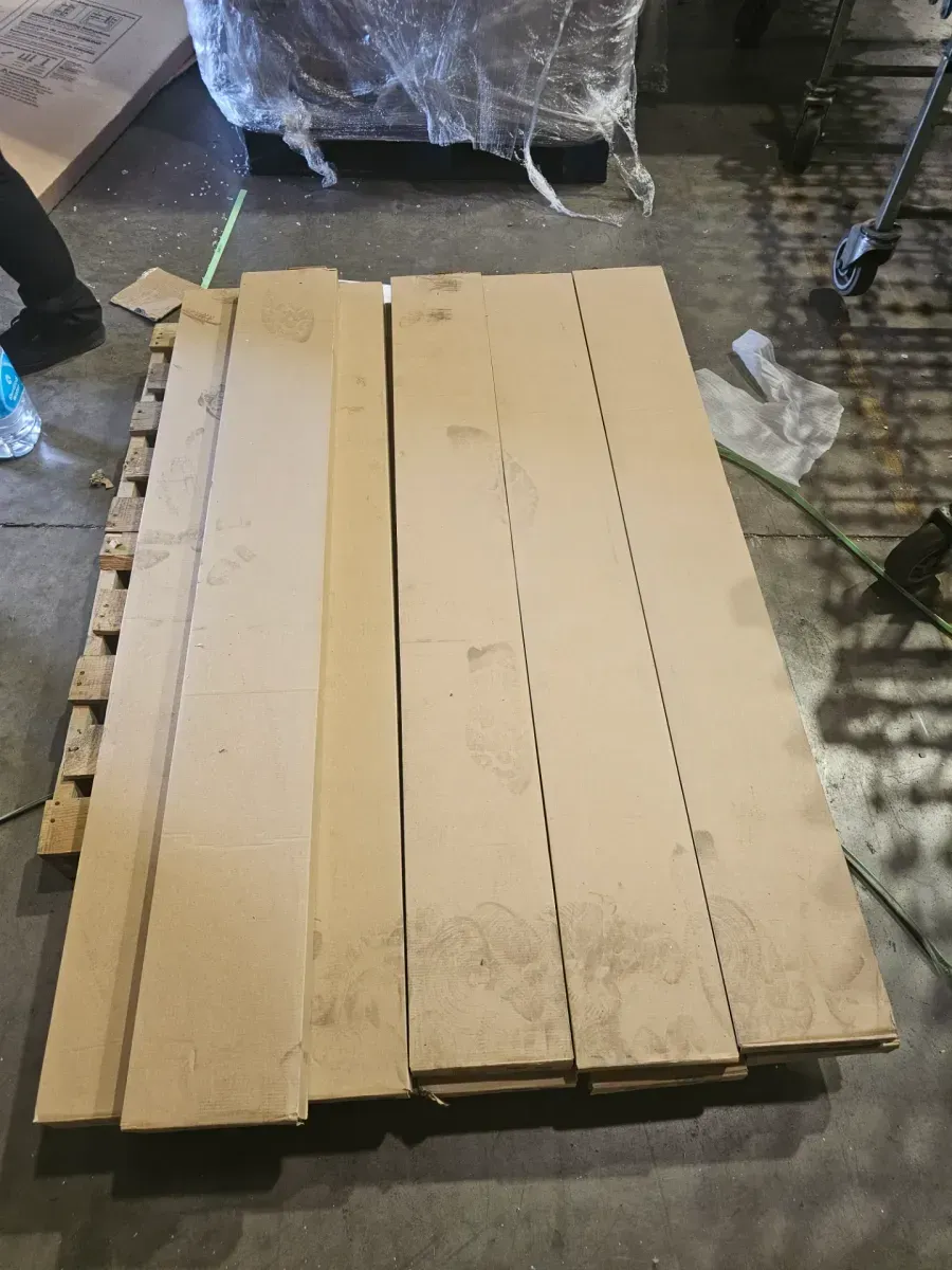 Light Natural Oak Wood-Look Flooring Planks - image 2