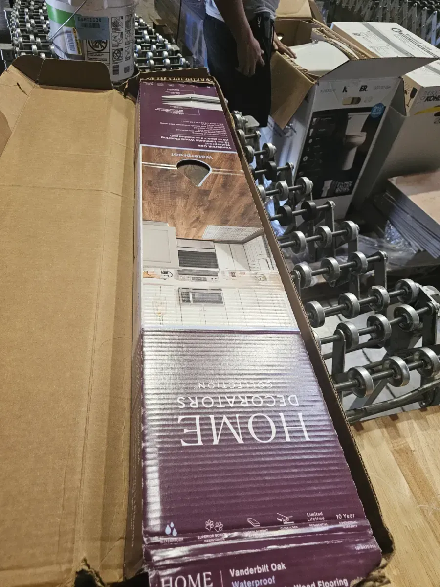 Rustic Brown Oak Wood-Look Flooring Planks - image 4