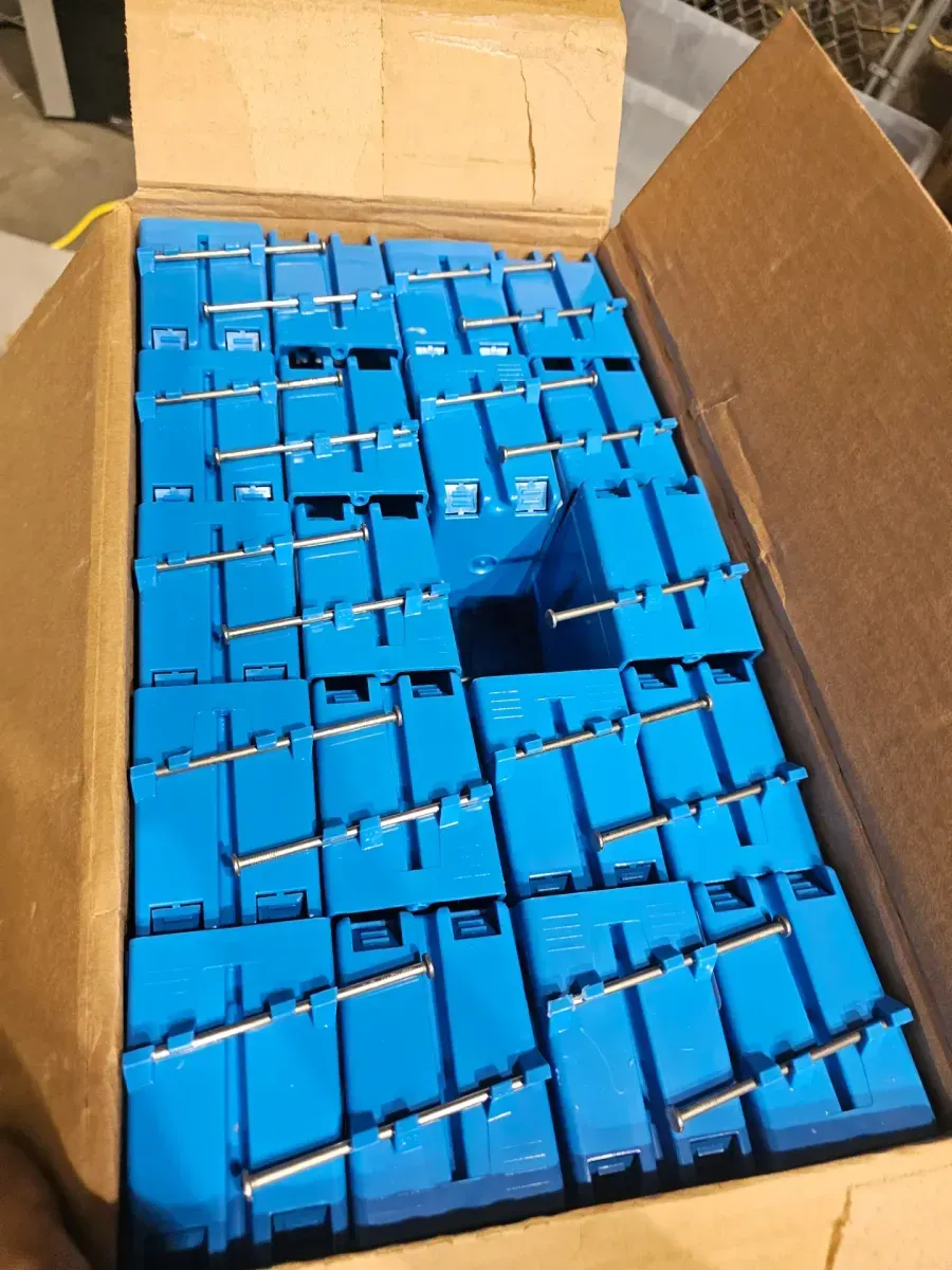 Single-Gang Nail-On New Work Electrical Box - image 2