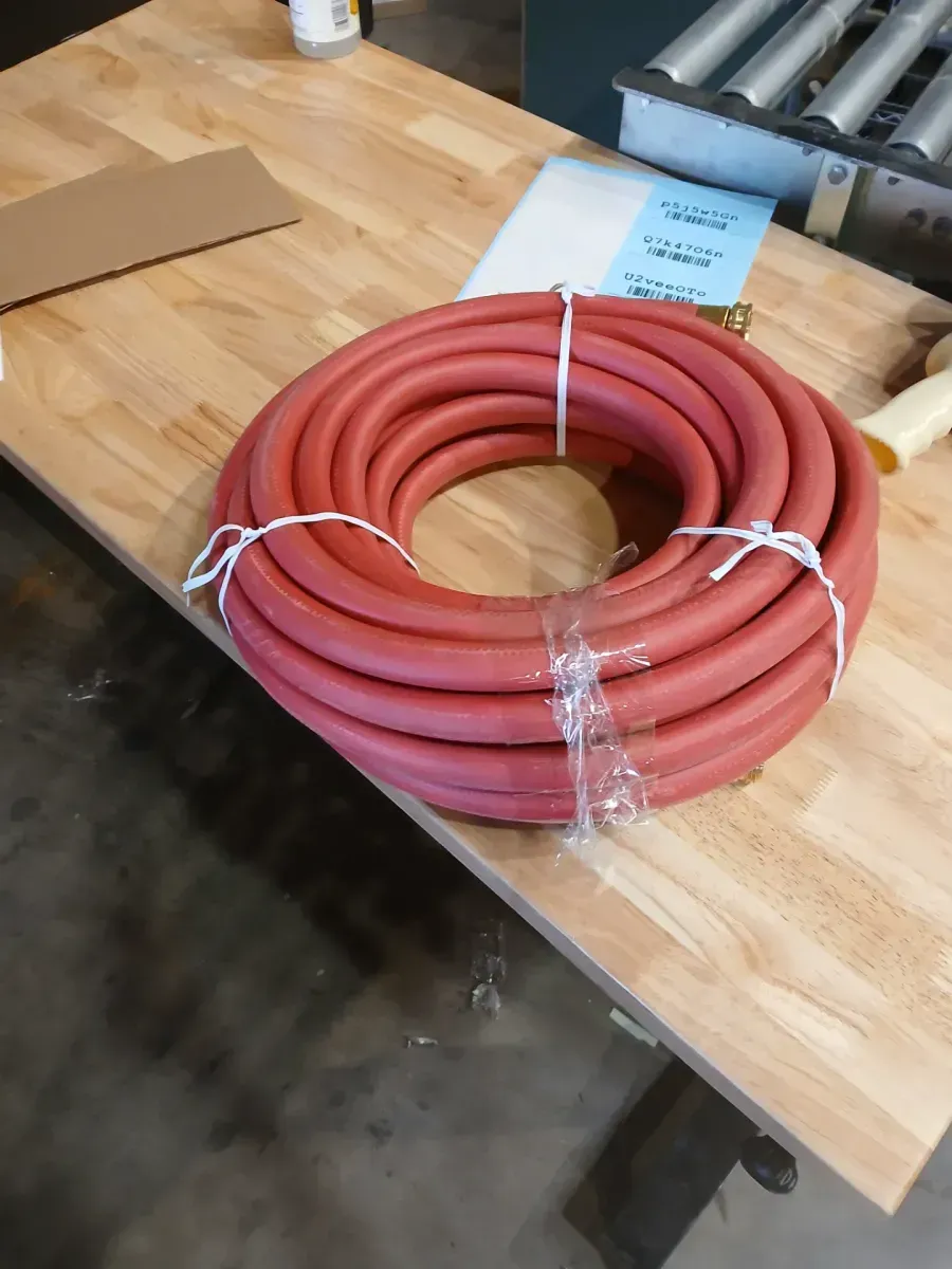 Flexzilla Pro Air Hose, 3/8-Inch x 50-Foot, 300 PSI (3/8 in. x 50 ft. Pro Air Hose with 1/4 in. MNPT Fittings) - image 3