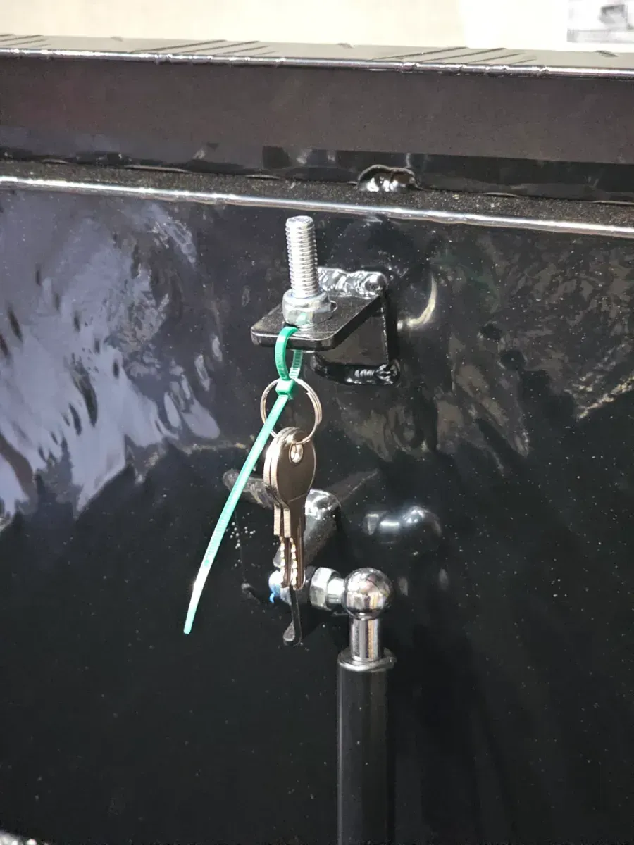 Heavy-Duty Black Aluminum Diamond Plate Truck/Trailer Tool Box - image 3