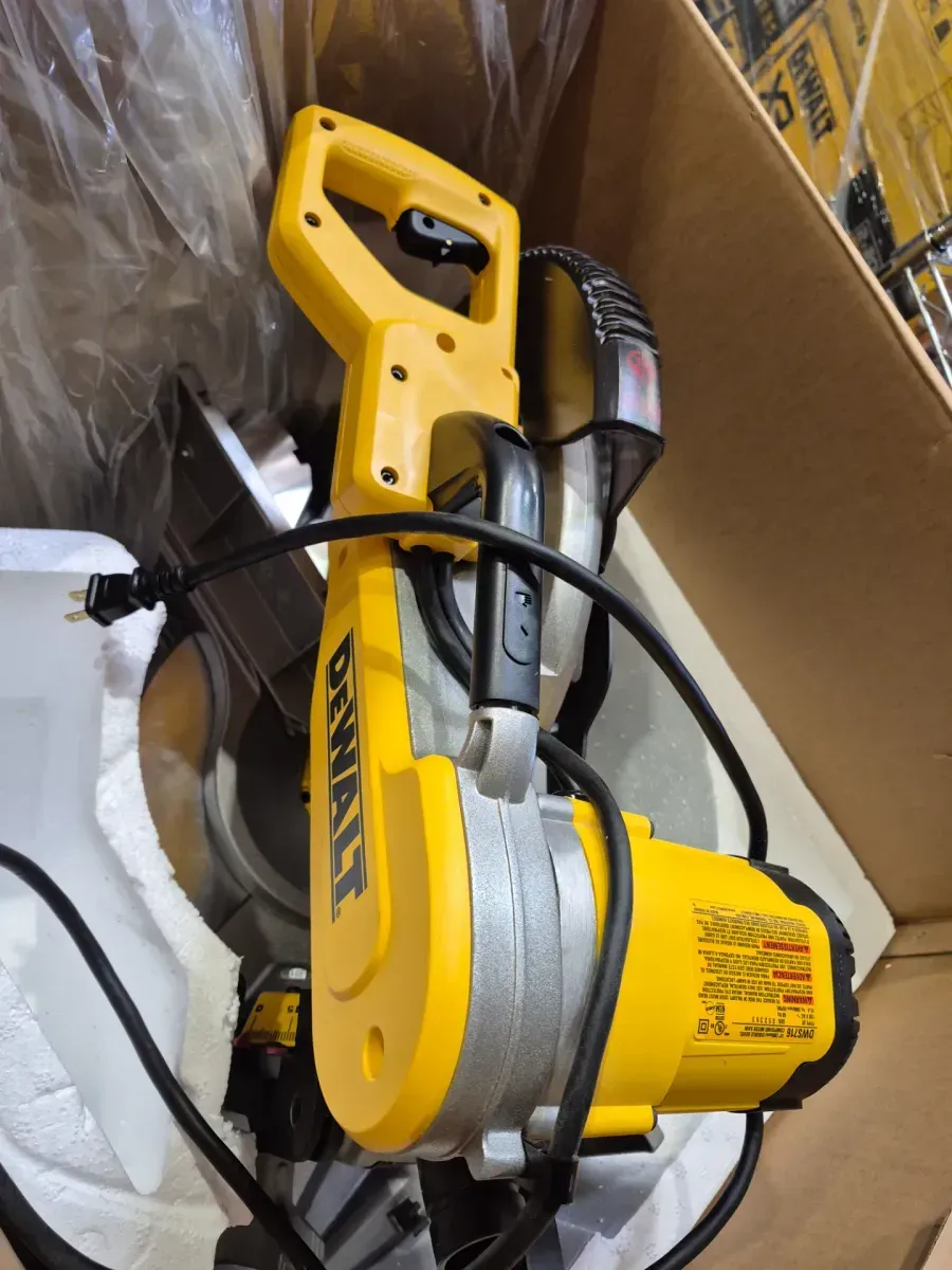 DeWalt DWS715 12-Inch Single-Bevel Compound Miter Saw (15 Amp Corded 12 in. Compound Double Bevel Miter Saw) - image 4