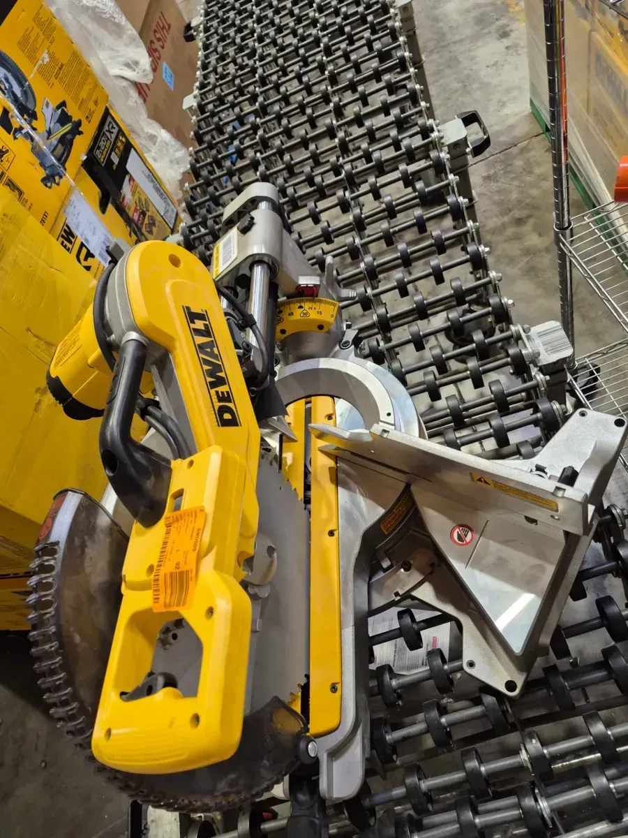 DeWalt 12-Inch Double Bevel Sliding Compound Miter Saw - image 3