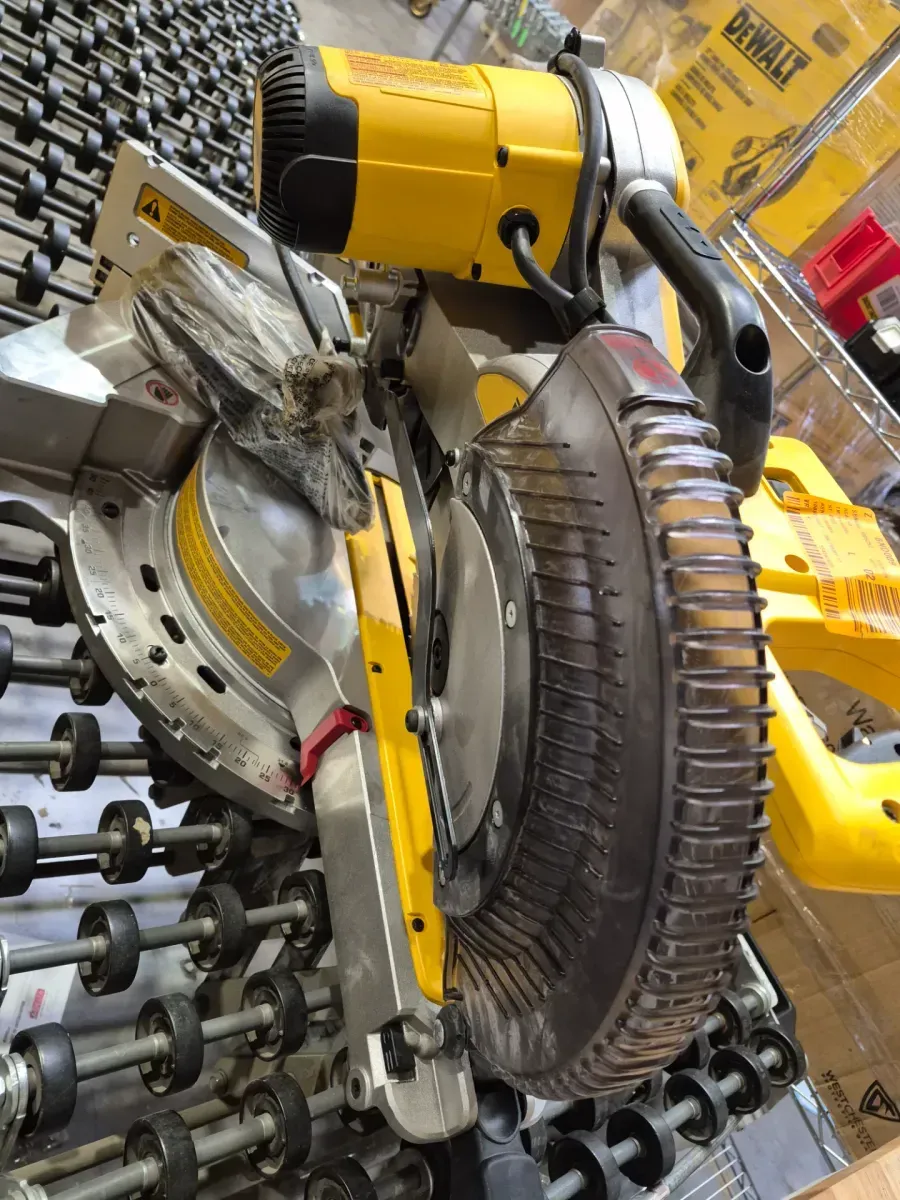 DeWalt 12-Inch Double Bevel Sliding Compound Miter Saw - image 4