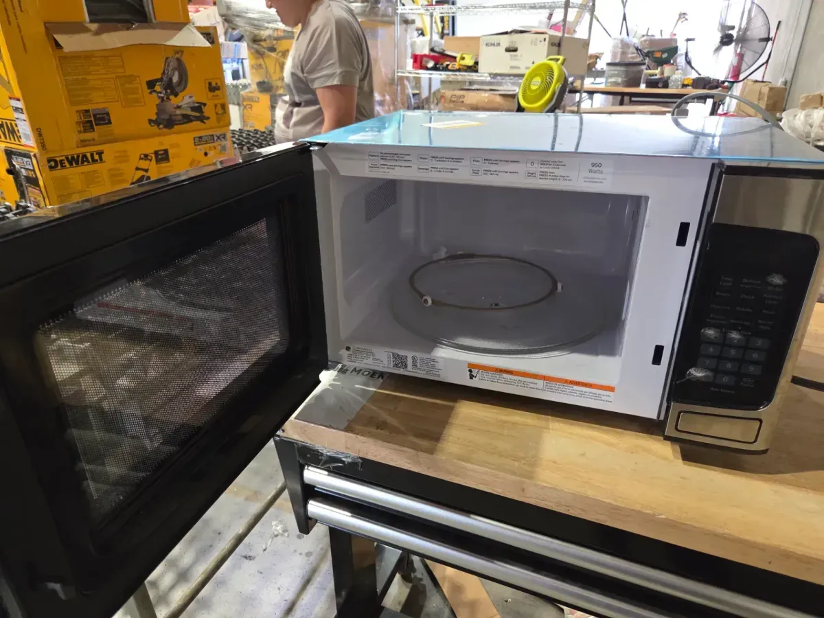 GE 1.1 Cu. Ft. Capacity Countertop Microwave Oven - image 2