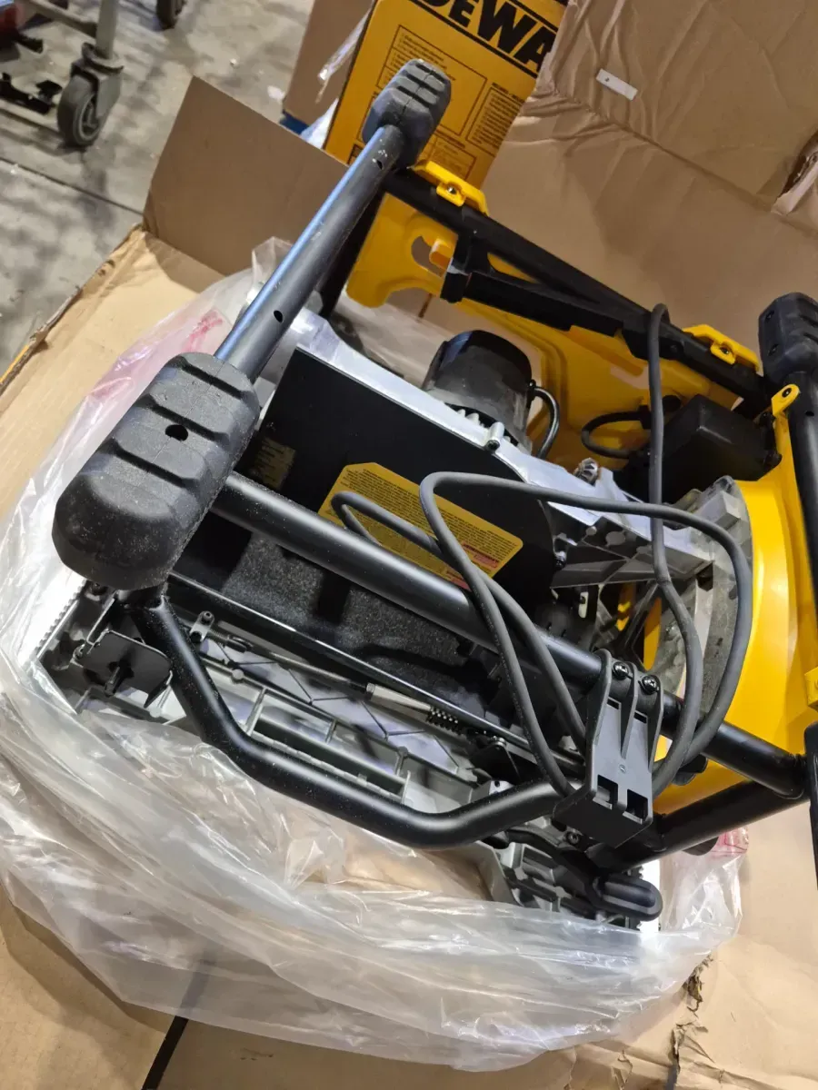 DeWalt Compact Jobsite Table Saw - image 5